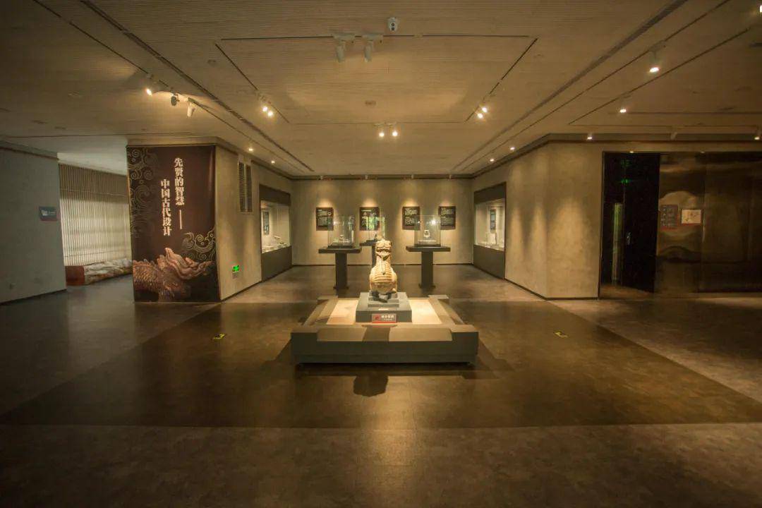 5米的红绿彩瓷展69望野博物馆(筹)一起听听文物讲述他们自己的故事