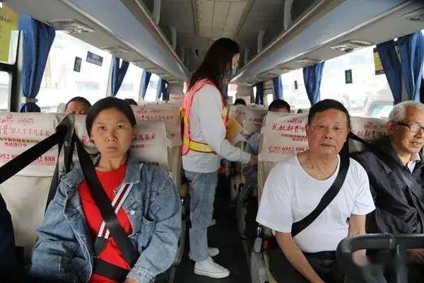 出租车与城市人口比例_出租车卡通图片(3)