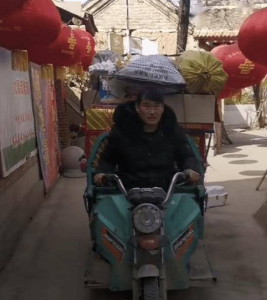 大衣哥看病被全程直播，当医生面睡大觉，现金