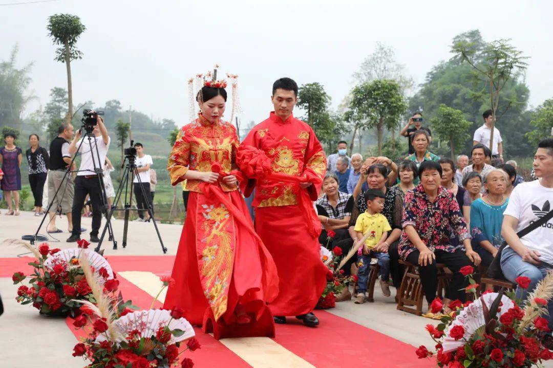 荣昌婚纱_荣昌职业教育中心图片(3)