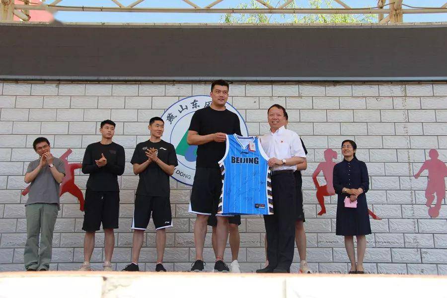北京市燕山东风中学入选全国青少年篮球特色学校