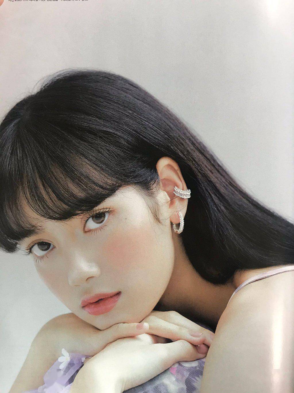 lisa《allure korea 》杂志内页分享,展现自然的清纯美