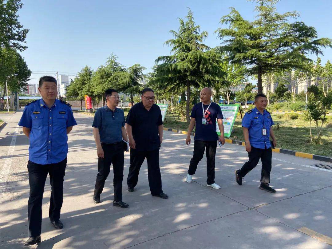 5月19日下午,滑县城市管理局党组书记,局长刘现涛带领全体班子成员及