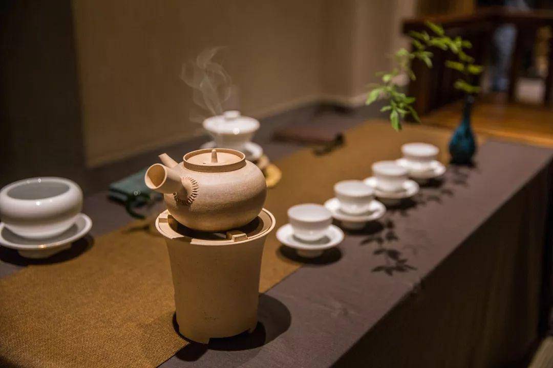 百姓喝茶是一种需要,和尚饮茶是一种禅,道士品茶是一种道,而文人饮茶