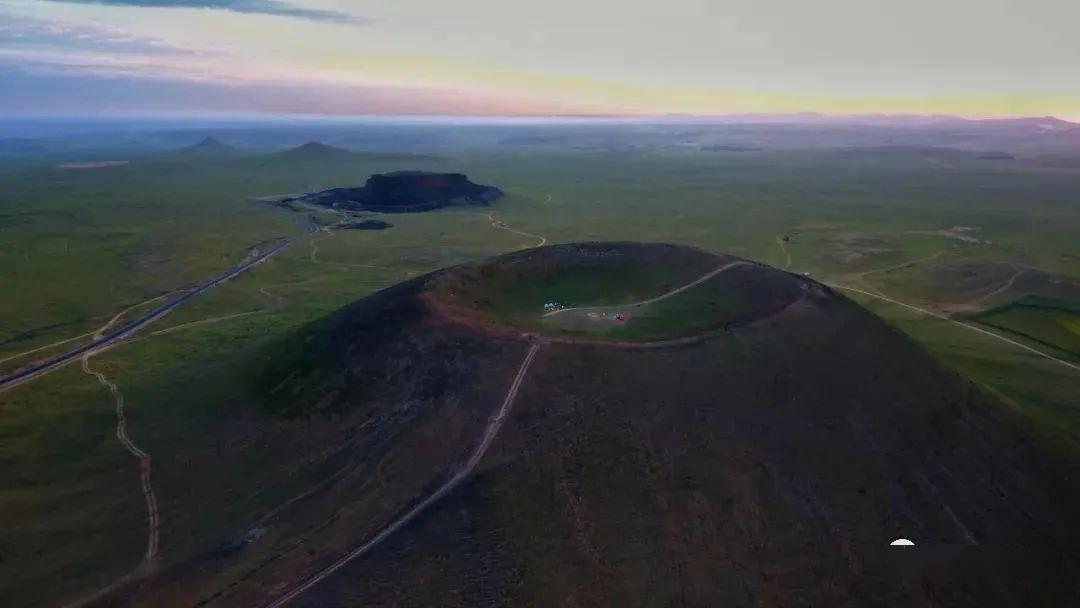 6月67号特价299元辉腾锡勒草原乌兰哈达火山近看万年炼丹炉2日