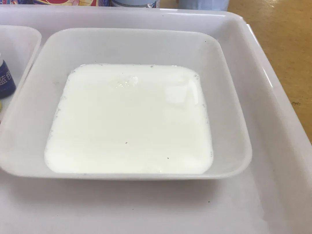 【小班】《多彩的牛奶》＆《玩具洗澡》