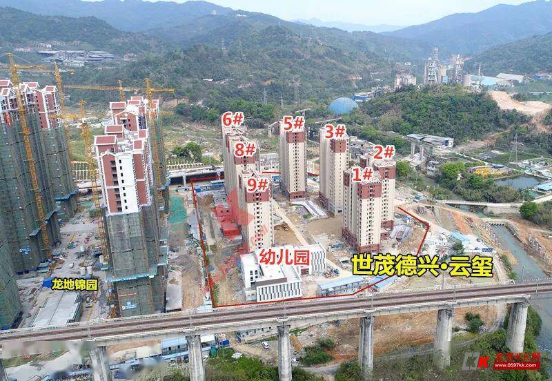 临近东山湿地公园,与龙地·锦园毗邻而居,项目总建筑面积约81990㎡