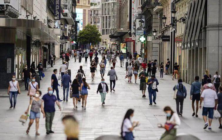 2020城市第二季gdp_近十年中国gdp数据图(2)