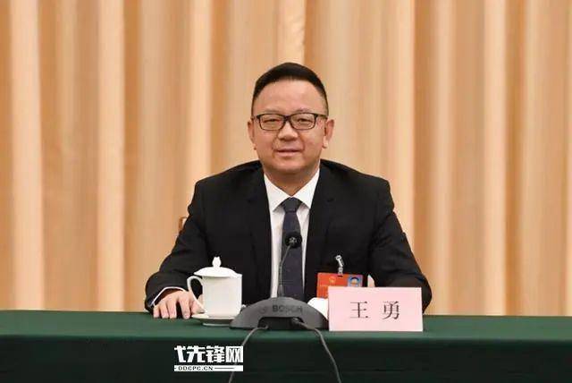 对话两会贵州省国资委党委书记主任王勇大力推动国有企业深化改革