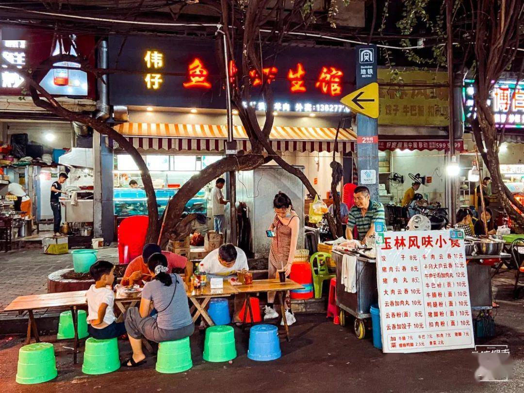 原本以为遍地的玉林风味会缺乏特色,但在平西夜市闲逛时鼻子不太听话