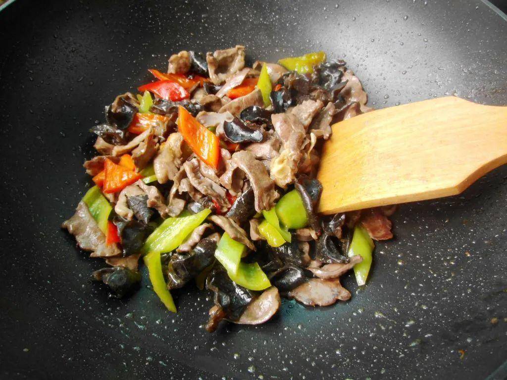 炒什么菜适合用酱油 4fb785467b2d4495bfe3f9b86f79096d.jpeg