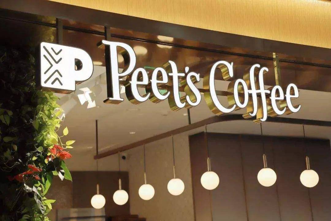 第一次去星巴克喝咖啡,质问店员"偷工减料",结果自己尴尬了