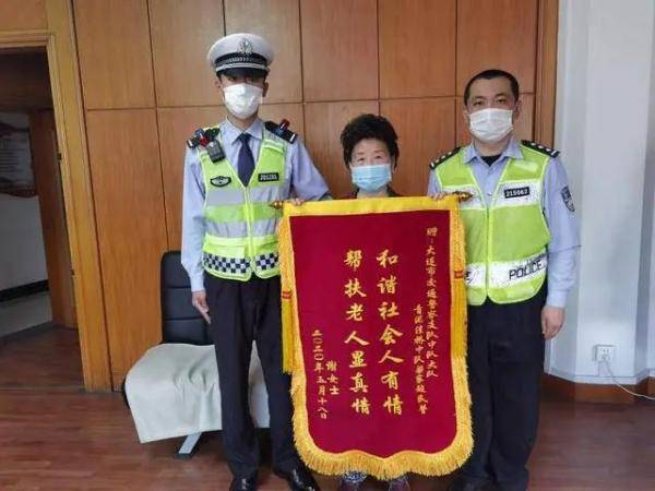 女士|这个“熊抱”既帅又暖！