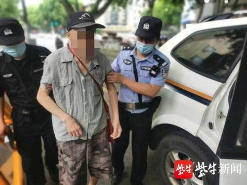 民警老人口罩_老人戴口罩(2)