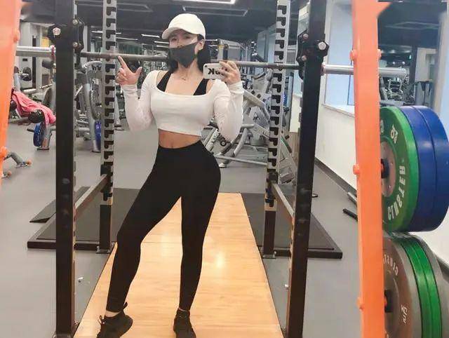 健身的女孩子 c3119027c10a4a23872f92f8ffefd742.jpeg