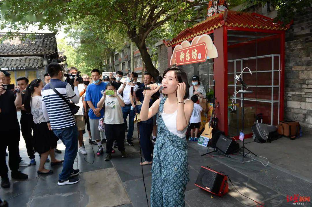 文艺范儿成都街头艺人今日重新上街