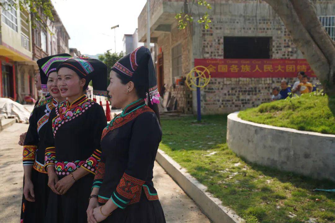 百色市龙景右江区街道福禄村——中国铁路南宁局集团有限公司结对挂