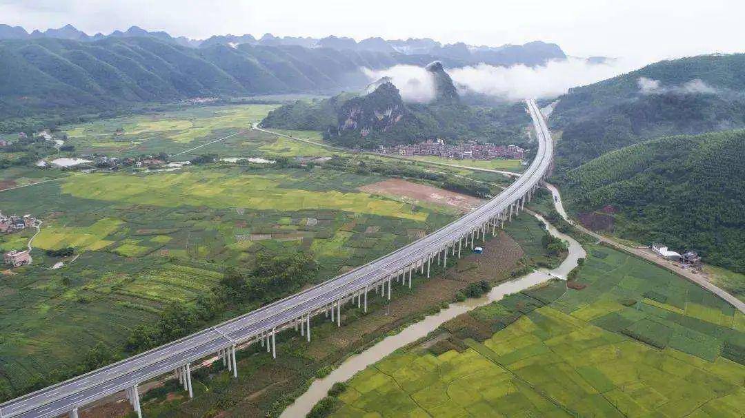 桂林永福三皇至柳州市高速公路起点位于柳州市融安县泗顶镇山贝村拉正