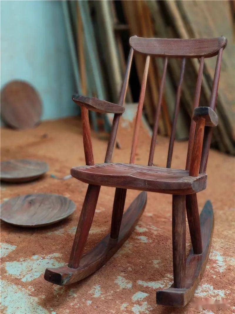 世界上最小的手工实木摇椅