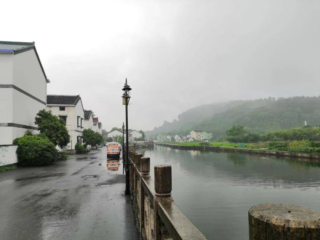 绍兴图说细雨中皋埠吼山村风光