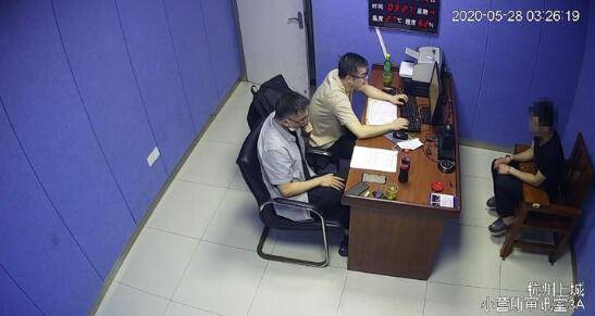 邻居|赌博输光后抢劫了楼上女邻居，3小时后被上城公安抓获