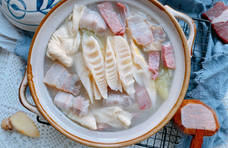 春天就馋这汤，不加一点调料，汤白汁浓，是上海人春天最爱的美味
