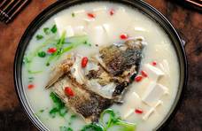 家常大鱼头豆腐汤｜营养丰富，老少皆宜的美味汤品