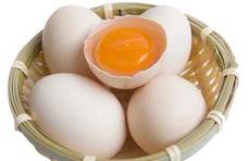 买鸡蛋时你会选红的还是白的，有什么区别吗？