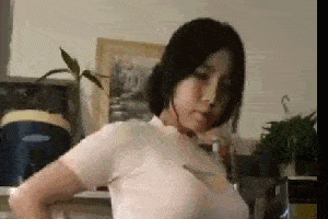 搞笑gif趣图:美女姑娘又做什么美食,今晚大餐可是很丰盛