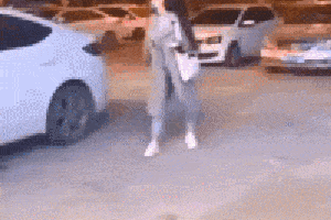 原创搞笑gif图:新娘要矜持点,在饿也不能这样随意