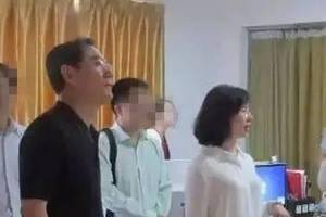 非洲人也创业,黑人在路边开自行车停车场,每车只要1块