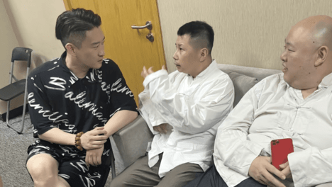 郭德纲摊上事了！曹云金何云伟王玥波等人联合直播讲相声，直指德云社