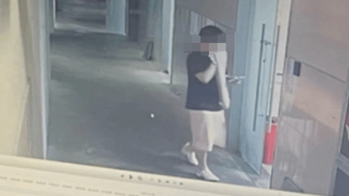 男生深夜进女澡堂偷拍,你觉得开除学籍处罚的重吗??