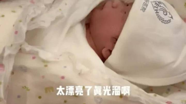 赵本山的徒弟雅丹喜迎喜讯,生下第三个孩子,你羡慕吗?