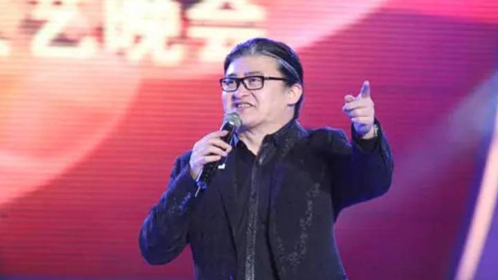 23岁成名,25岁结婚,恩爱34年没绯闻,你喜欢刘欢吗?