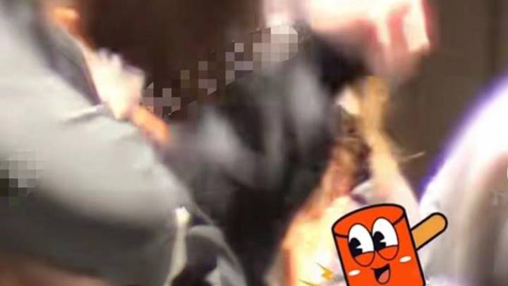 姚笛与一众男人夜聚会,笑容灿烂歪头撒娇,你怎么看?