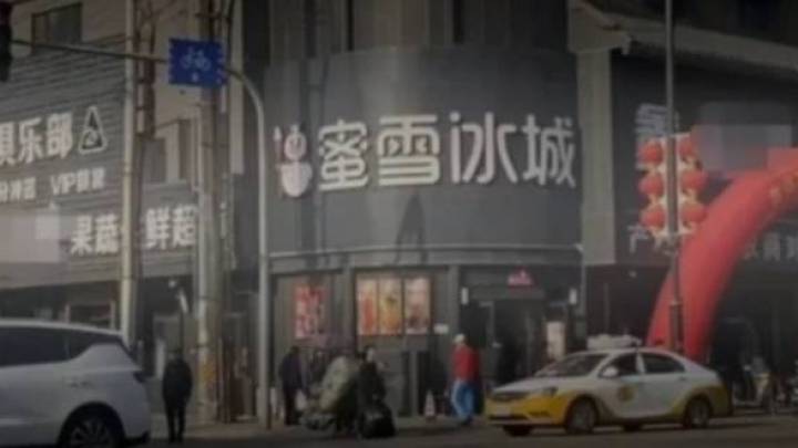 沈阳一街道招牌被统一成“黑底白字”,你能接受这种风格吗?