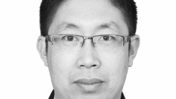 绍兴交警执勤时被拖行700余米牺牲,年仅48岁,你怎么看?