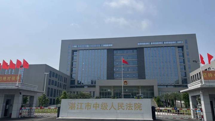 “求爱不成当街捅杀女子”案,凶手应该判无期还是死刑?