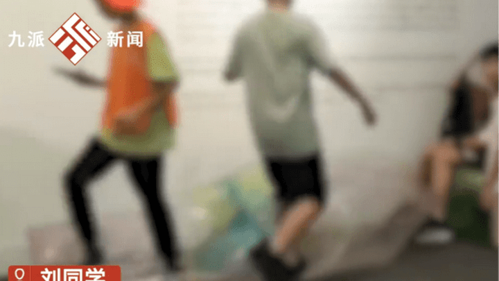 毕业生美术展作品被熊孩子踩坏,家长该赔偿吗?