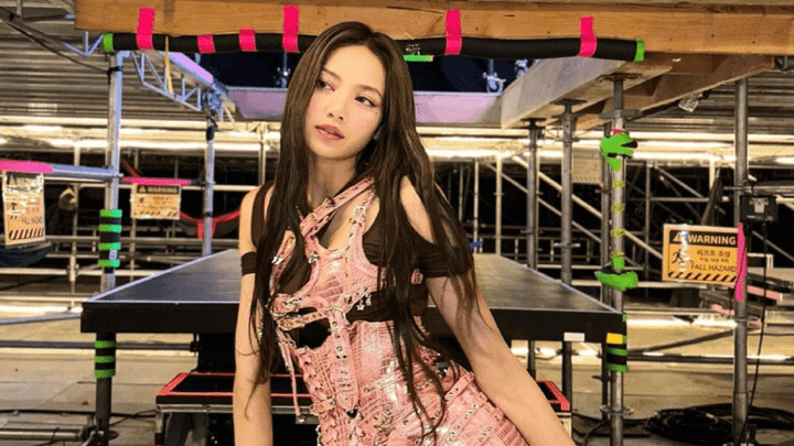Lisa疯马造型曝光,是不是顶流爱豆成笑柄?