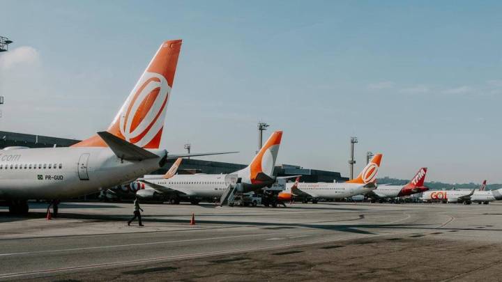 航空公司顶着亏损发年终奖,空姐能考上公务员吗?