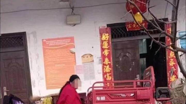 女子因打车被婆家罚跪罚跑,公公回应道歉,你接受吗?