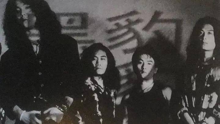 你觉得窦靖童还有资格继续担任黑豹乐队主唱吗?