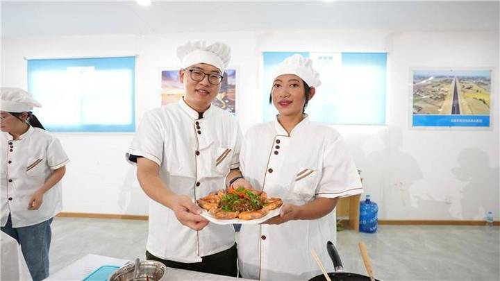 新金边国际机场里的中柬爱情故事,你喜欢吃炒米粉吗?