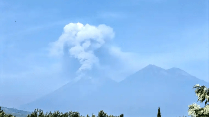 危地马拉富埃戈火山喷发,附近道路会被封闭吗?