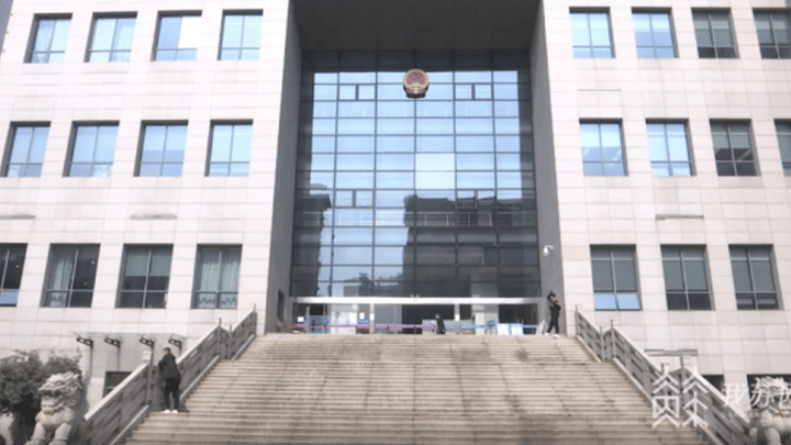 夫妻离婚才知丈夫年入300万,法院判决女方分六成财产,合理吗?