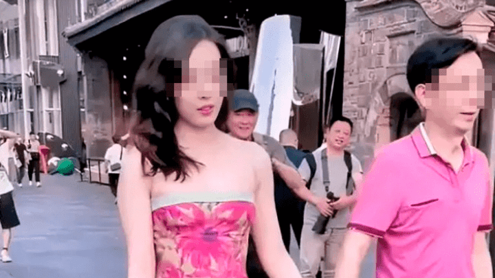 国企总经理与女子牵手逛街被拍,摄影师侵权吗?