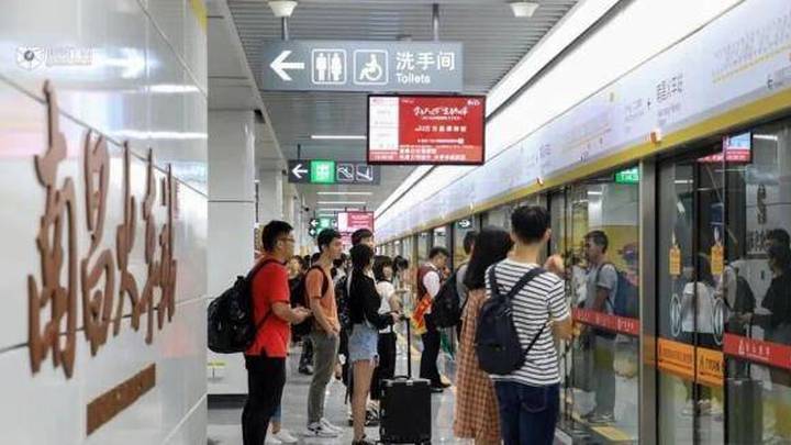 地铁车厢内喝水被罚,你觉得合理吗?