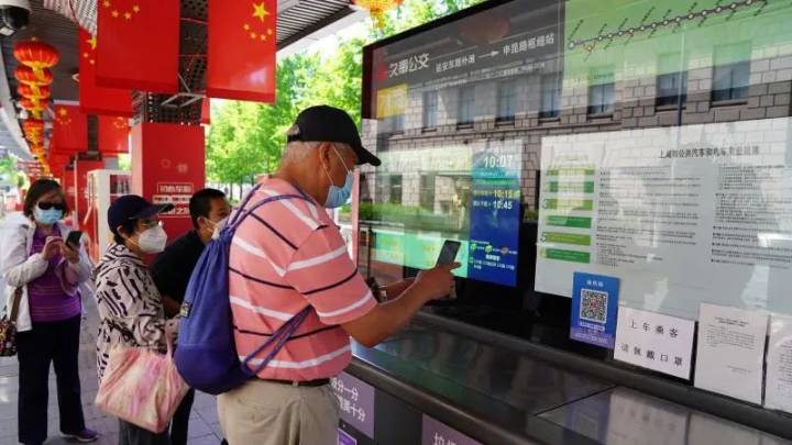 老年人早晚高峰乘地铁不免费,合理吗?